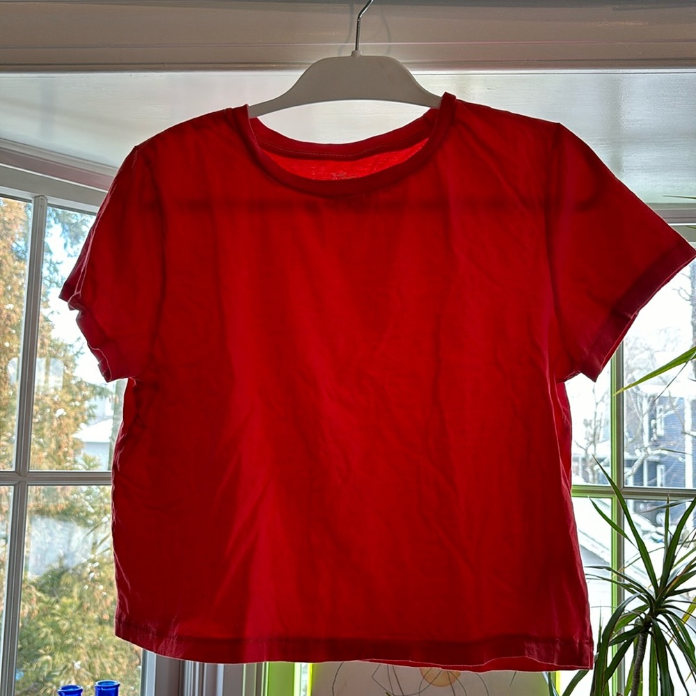 NWOT. Universal Threads crop tee. This top is amazing!